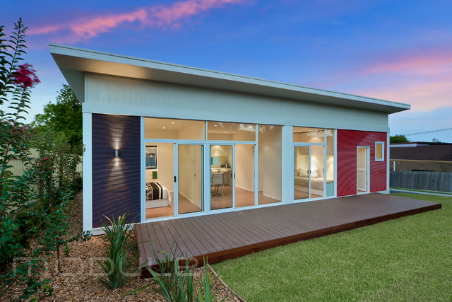 1floor-modern-house-with-garden-and-white-interior (1)