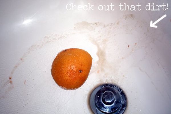 grapefruit-bathtub-cleaning1