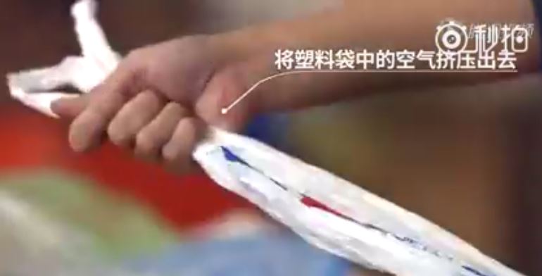 how-to-keep-plastic-bag-in-a-tissue-paper-box (1)