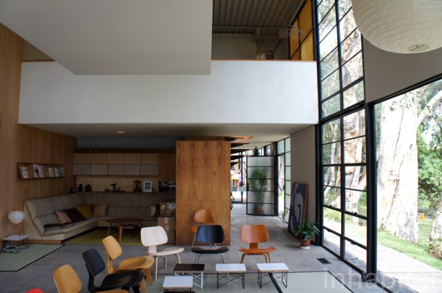 two- storey Modern home steel glass natural garden (1)